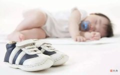 给聪明妈妈提个醒：给宝宝选一双合适的鞋，按照以下步骤就行了