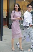 【时尚一点】美女小姐姐穿蕾丝裙气质超群，十分迷人，站在那里都是一种美的视觉享受！