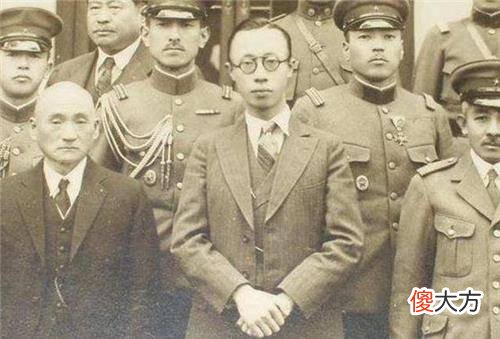 【爱历史】清朝末代皇帝溥仪，一生娶了5个妻子，却没有一个孩子