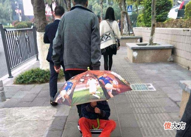 “我得给宝贝外孙炖鸡”，老人藏鸡的背后，让人看懂隔辈亲的魅力