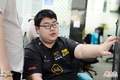 【游戏世界】“小胖不出,花海无敌”已成笑柄,Fly被坦然完爆,中辅差距过大
