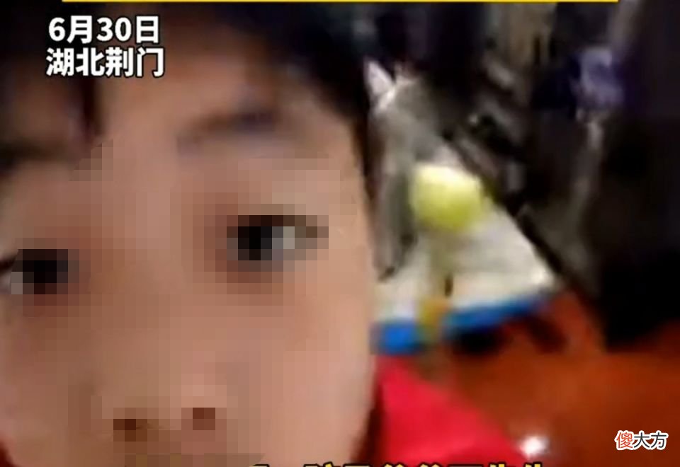 你有张良计我有过墙梯：怕儿子玩手机爸爸家里装监控，孩子偷偷调换摄像头方向