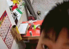 你有张良计我有过墙梯：怕儿子玩手机爸爸家里装监控，孩子偷偷调换摄像头方向