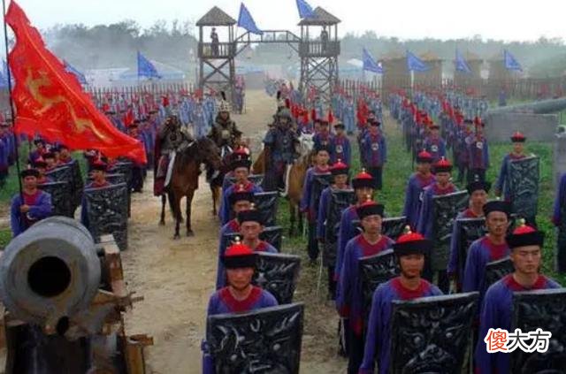 【爱历史】将军上厕所时看到一群蚂蚁，对士兵下令说：赶紧撤退，违令者斩。