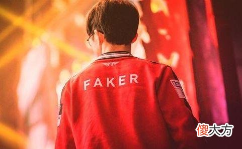 【游戏世界】Faker对SKT来说，已经可有可无了？李哥被替换引众怒！