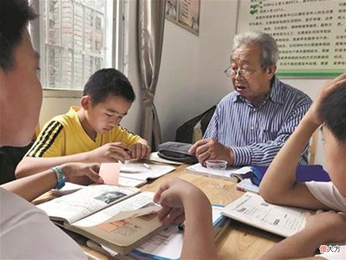 清华教授退休在家带孙子看“闲书”，5年后，孩子的变化大多人比不了