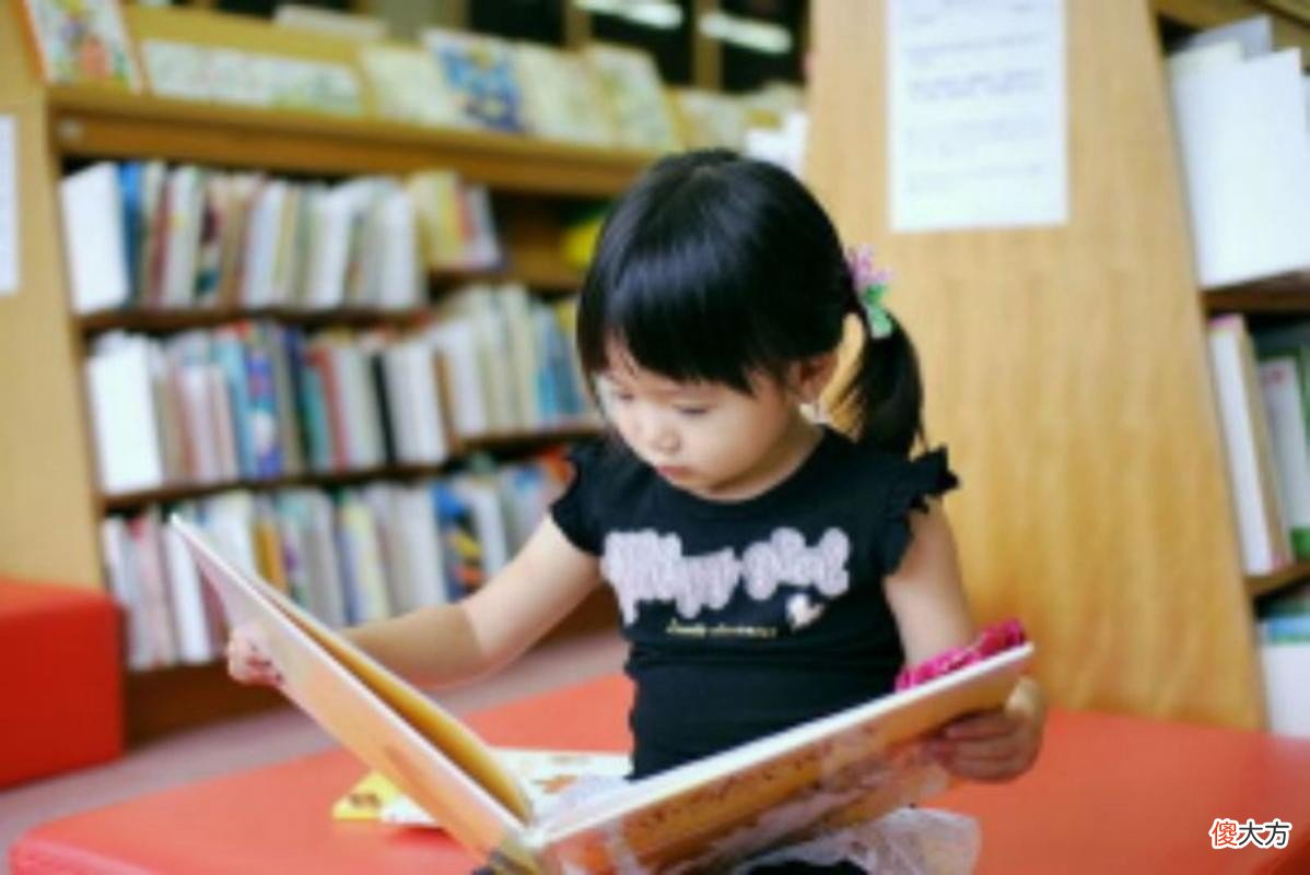 清华教授退休在家带孙子看“闲书”，5年后，孩子的变化大多人比不了
