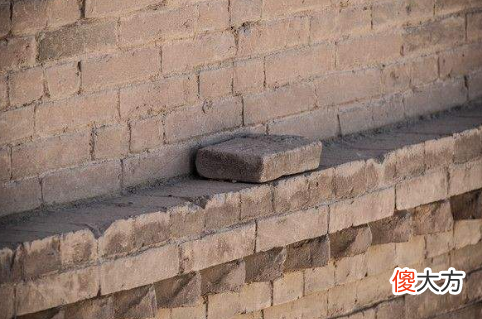 【历史故事】嘉峪关上的这块砖，600年来为何无人敢动？背后藏着一段隐秘