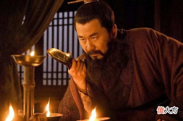 【历史故事】青梅煮酒，曹操夸狼狈的刘备为英雄是眼光好？错了，是为了自夸