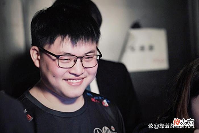 【游戏世界】LOL：快把Uzi抬上来，尺帝称打LPL下路不会输的，JDG复活甲要无了