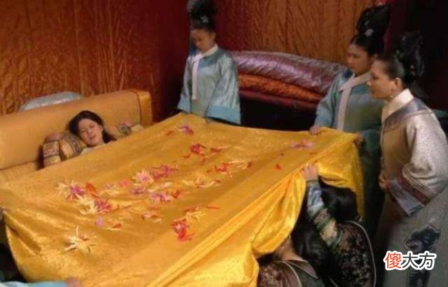 古代“接生婆”为何偏爱用热水？虽然好处多，但觉得现在更幸福
