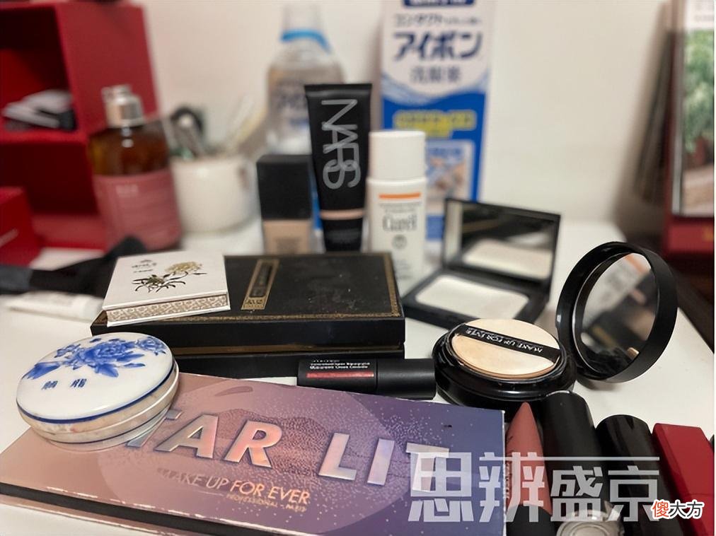 【时尚一点】一个化妆品牌的撤退，为什么会影响到我们买房的选择？