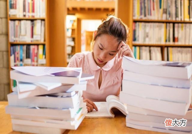 “妈，我能不能睡一分钟”家长还没来得及答复，别让学习压垮孩子