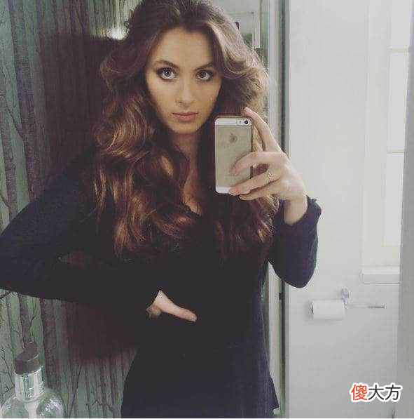 有种“择优遗传”叫憨豆的女儿，本以为很丑，但长相不输女明星