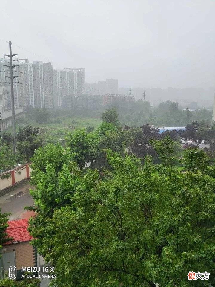 【就爱时尚】初秋大雨思绵绵