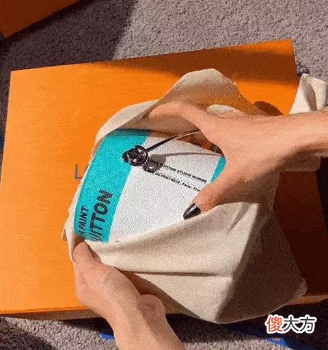 【时尚一点】巴黎世家的垃圾袋，输给了 LV 的油漆桶，各位有事吗？