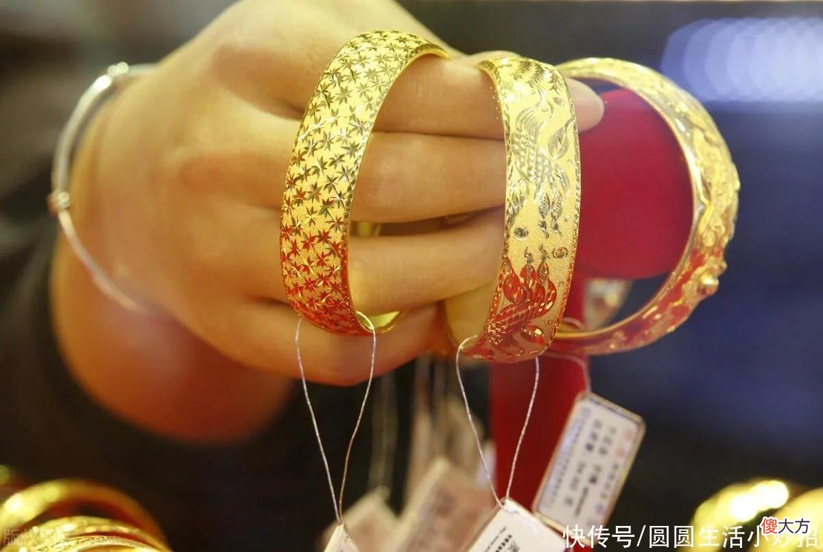 【时尚一点】黄金首饰你天天戴吗?这4种情况赶紧摘下来,否则首饰越戴越轻