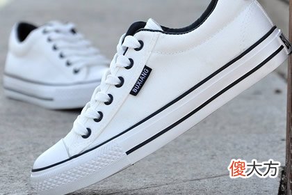 去旅行会穿哪双帆布鞋 测6月你的综合运势如何(图文)