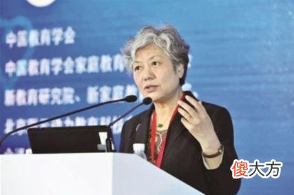 孩子吃饭如果有“这3种表现”，长大多半没出息，家长要及时纠正