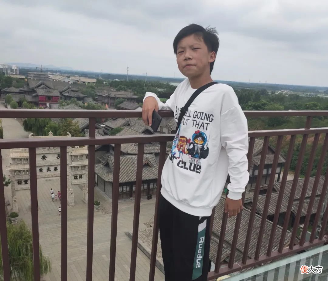 父母应该跟孩子一起打败问题，而不是跟问题一起打败孩子
