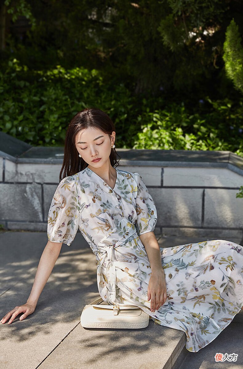 【时尚一点】自然愈力更贴合夏末主题，草木染印花连衣裙，给你不一样的惊喜