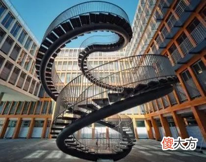 你最想走的楼梯 测你今年走什么路线离财神近(图文)