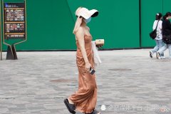 【就爱时尚】欢快活泼、秀丽清新、洒脱淡雅，女性这样的穿着打扮，你认为如何