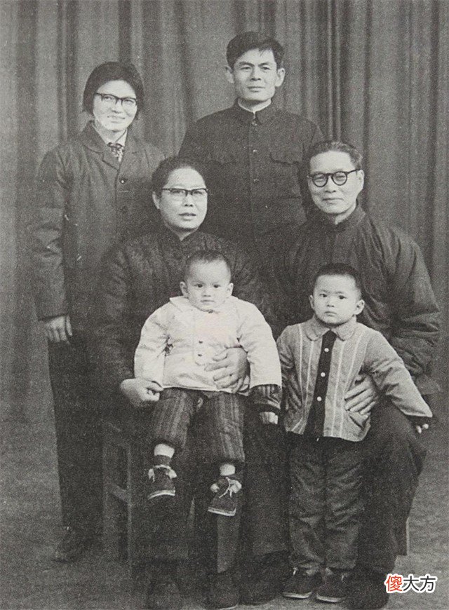 【历史故事】宴会上，戴笠盯着一名女眷询问是谁，沈醉吓出冷汗：那是属下妻子