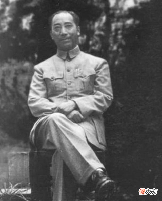 【历史故事】宴会上，戴笠盯着一名女眷询问是谁，沈醉吓出冷汗：那是属下妻子