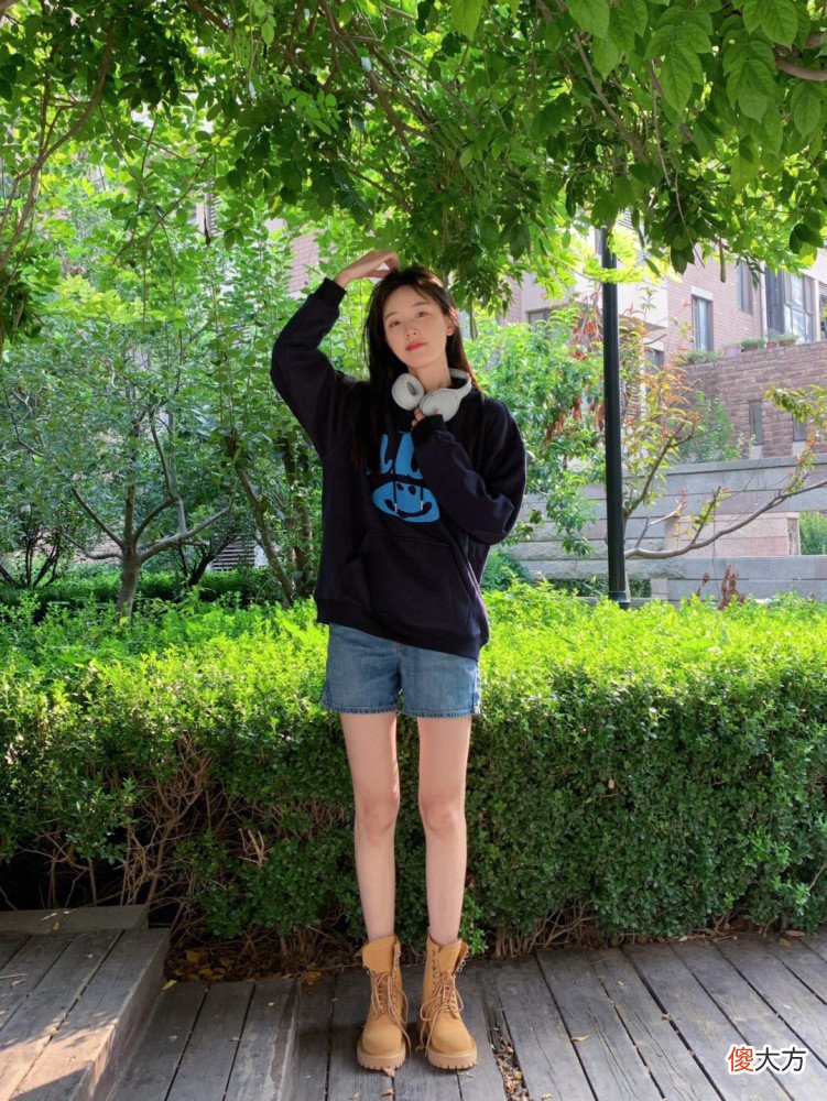 【时尚一点】秋季普通女生该如何穿？看完这8套搭配你就懂，轻松穿出时髦感！