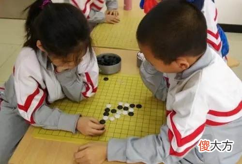 孩子上小学后该不该报那么多兴趣班？坚持3个原则，少走许多弯路