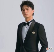 【游戏迷】王者荣耀：国服第一李白正式回归，网友：我最熟悉的笑声回来了！
