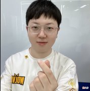 【游戏世界】狼队妖刀力压云黎，登顶巅峰赛第一，换狼队头像后玩“招人”梗