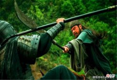 【历史故事】《三国演义》中，关羽被困在土山之上，最后胜负如何？