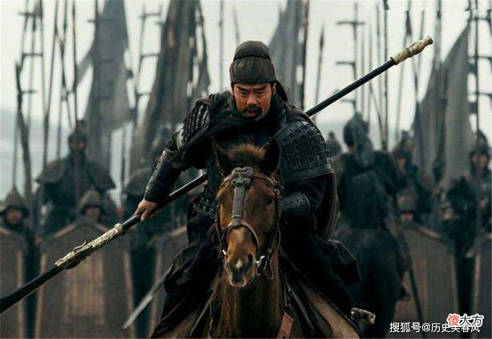 【历史故事】《三国演义》中，关羽被困在土山之上，最后胜负如何？