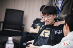 【游戏迷】RNG小虎被评为最幸福的上单选手！究竟是为什么一起来看看