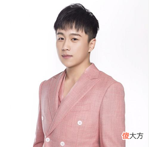 【游戏迷】李九解说比赛出现严重失误，念错阵容后道歉，真的要晚节不保了！
