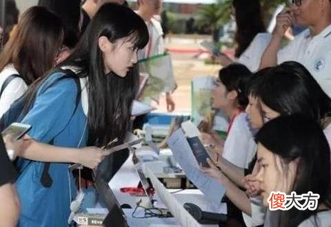 9月开学季,大一新生需要家长“护送”吗?不妨听听孩子的真心话