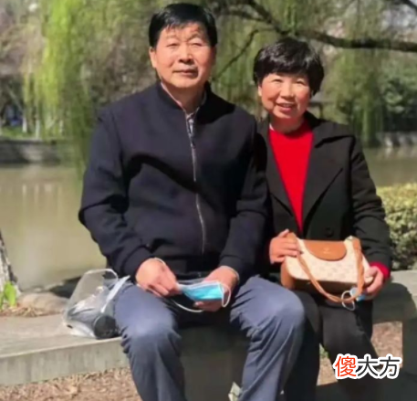 田静内涵杜新枝：威威衣服多破，穿的时间多长，这是秘密