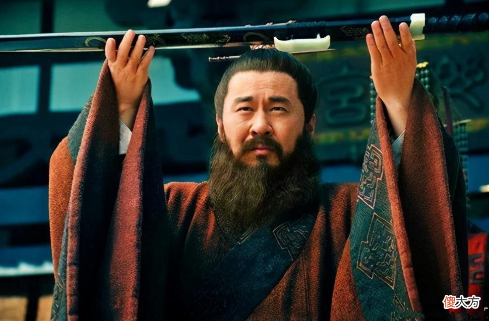 【历史故事】古代的宝剑为何能削铁如泥？专家：很正常，现代菜刀也能做到