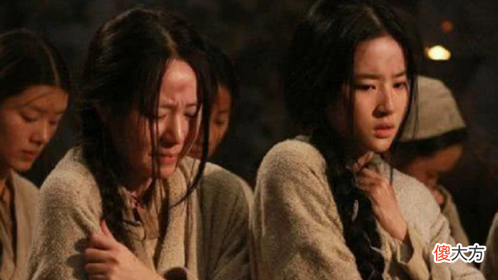 【历史故事】皇帝打瞌睡，13岁宫女不懂规矩笑出了声，没被处死还当了宠妃
