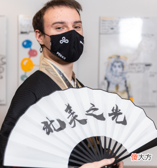 【游戏世界】C9官推喊话GEN：为什么抽签笑这么开心，是因为快要回家了吗？