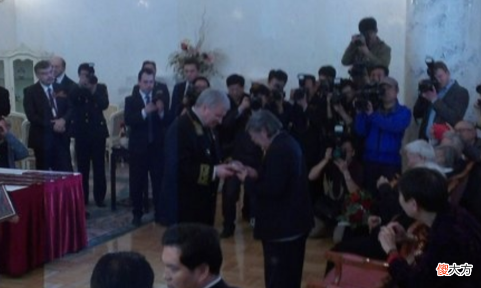 【历史故事】贺子珍逝世22年后，俄罗斯为其颁发勋章，李敏代领：我想妈妈了