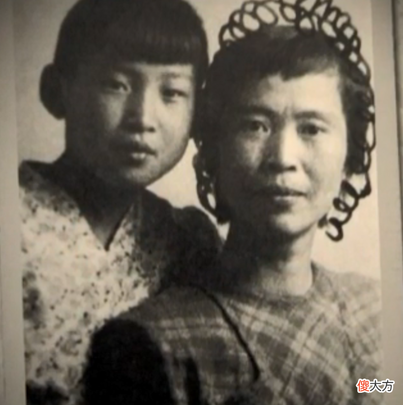 【历史故事】贺子珍逝世22年后，俄罗斯为其颁发勋章，李敏代领：我想妈妈了