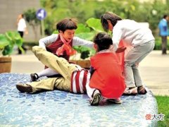 孩子幼儿园遭欺负，父母该如何应对？4个妙招搞定“幼儿园暴力”