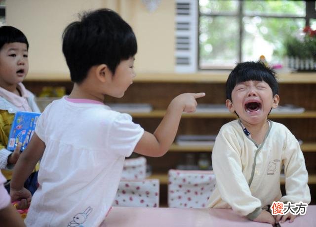 孩子幼儿园遭欺负，父母该如何应对？4个妙招搞定“幼儿园暴力”