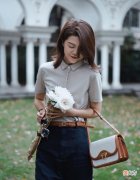 【就爱时尚】女人不管年纪多大：不刻意装嫩、不浮夸花哨，穿搭简约得体才高级