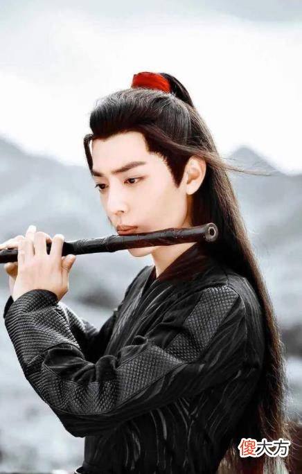 【时尚一点】《最美表演》肖战夏季穿搭简单又帅气，简单又帅气