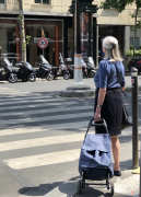 【时尚一点】看到巴黎路人街拍才知道：不扮嫩不硬凹，才最高级，人人都是主角