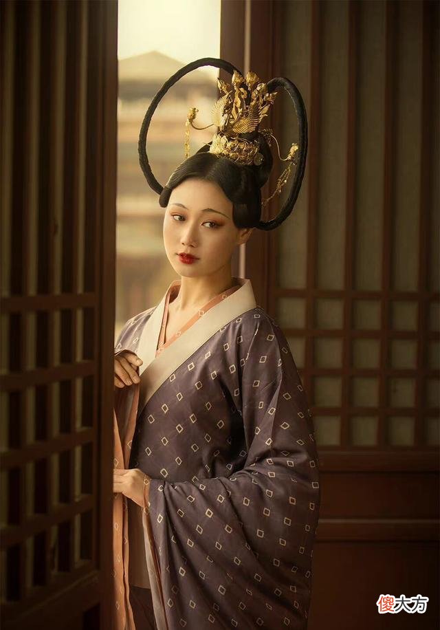 【时尚一点】之前是倭风，现在又来个欧美风，中华上下五千年满足不了你了？